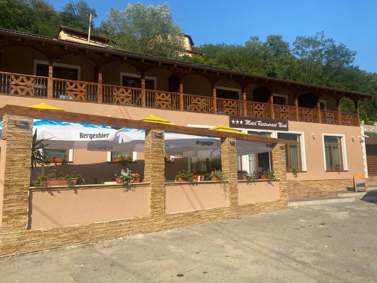 Motel Restaurant Nicol Armenis Exteriér fotografie